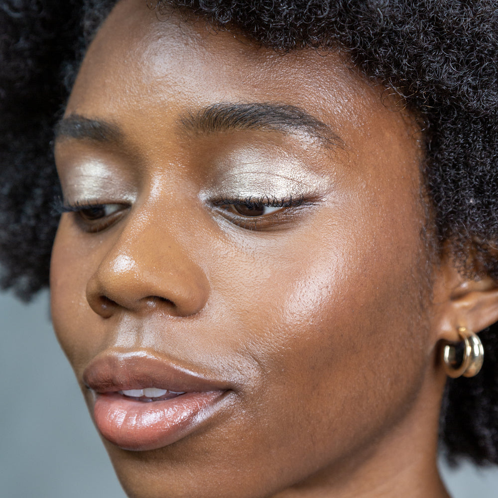 5 Tips To Keep Eyeshadow From Creasing, According To A Master Makeup Artist